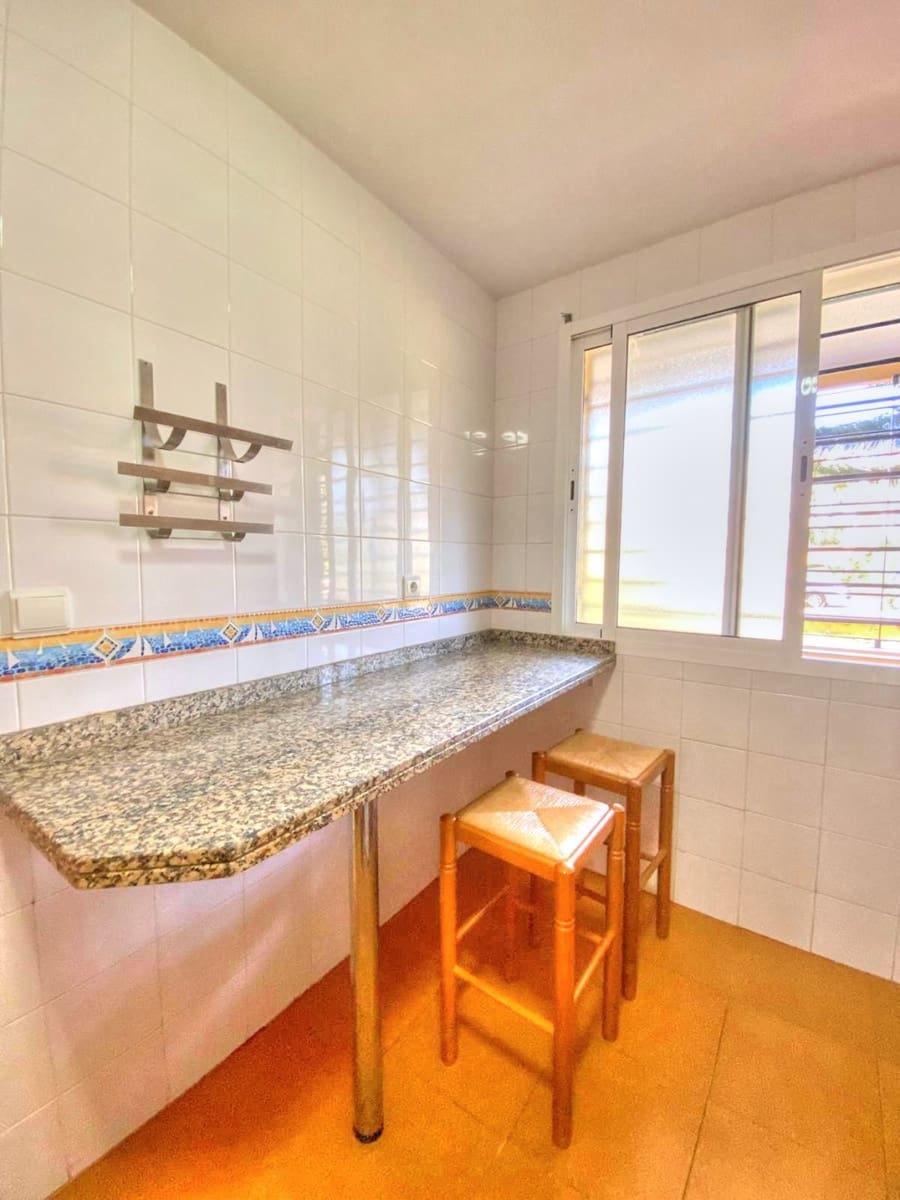 2 makuuhuone Asunto vuokrattavana paikassa Benajarafe mukana uima-altaan - 950 € (Ref: 8697878)