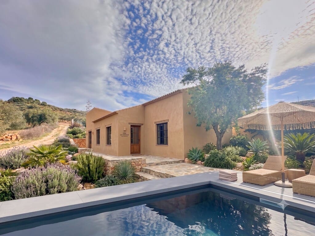 6 bedroom Finca/Country House for sale in Antequera - € 325,000 (Ref: 8727393)