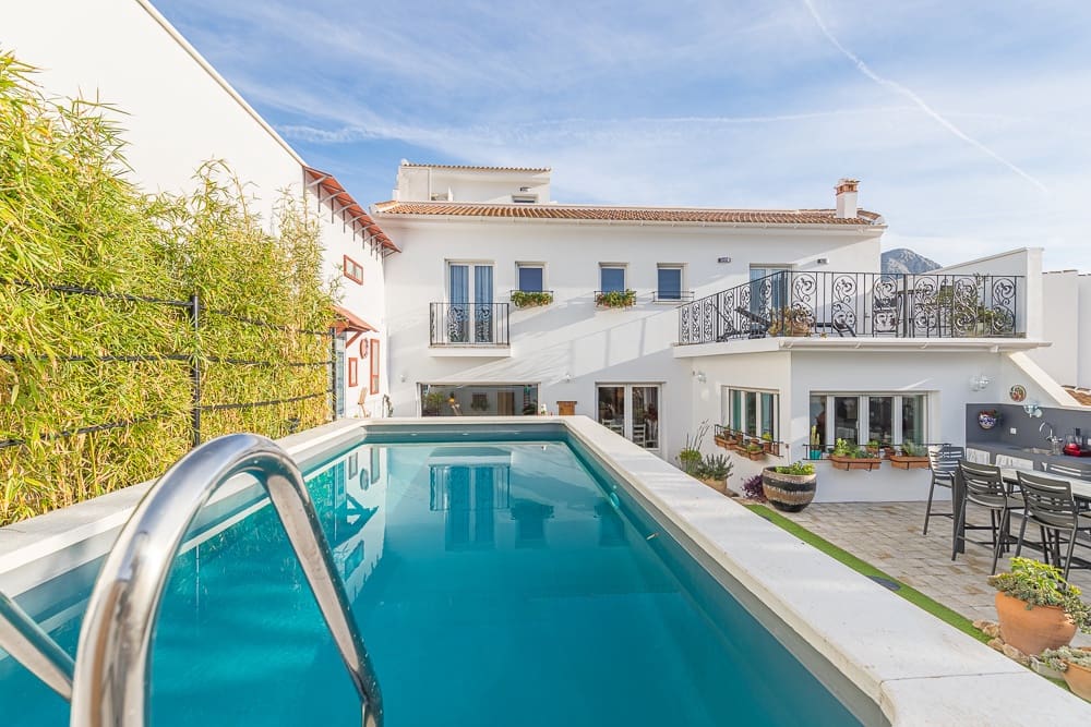 7 soveværelse Finca/Landehus til salg i Alfarnatejo med swimmingpool - € 450.000 (Ref: 8755270)