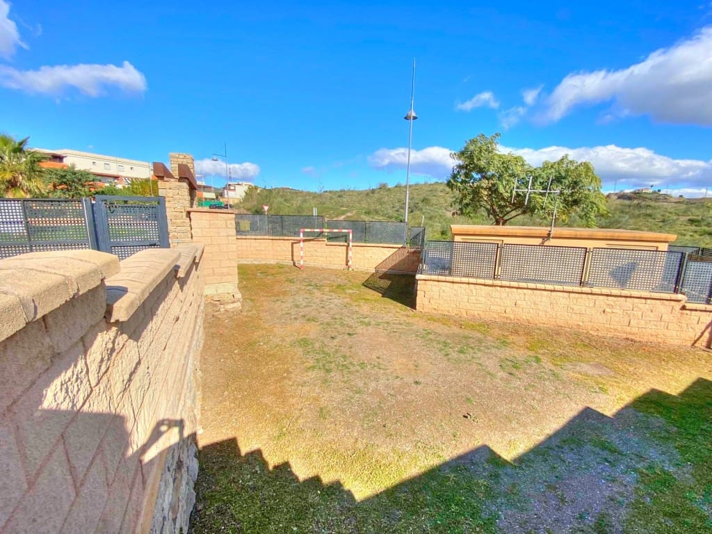 2 bedroom Townhouse for sale in Almayate with pool garage - € 330,000 (Ref: 8781063)