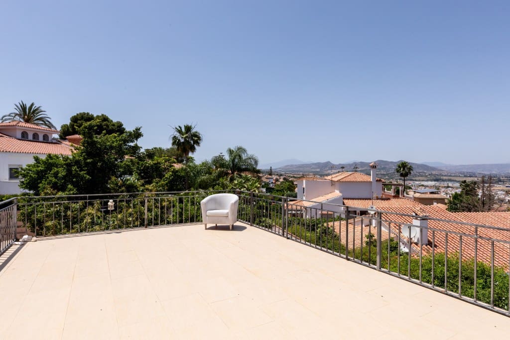 7 sypialnia Willa na sprzedaż w Alhaurin de la Torre z basenem garażem - 985 000 € (Ref: 8791774)