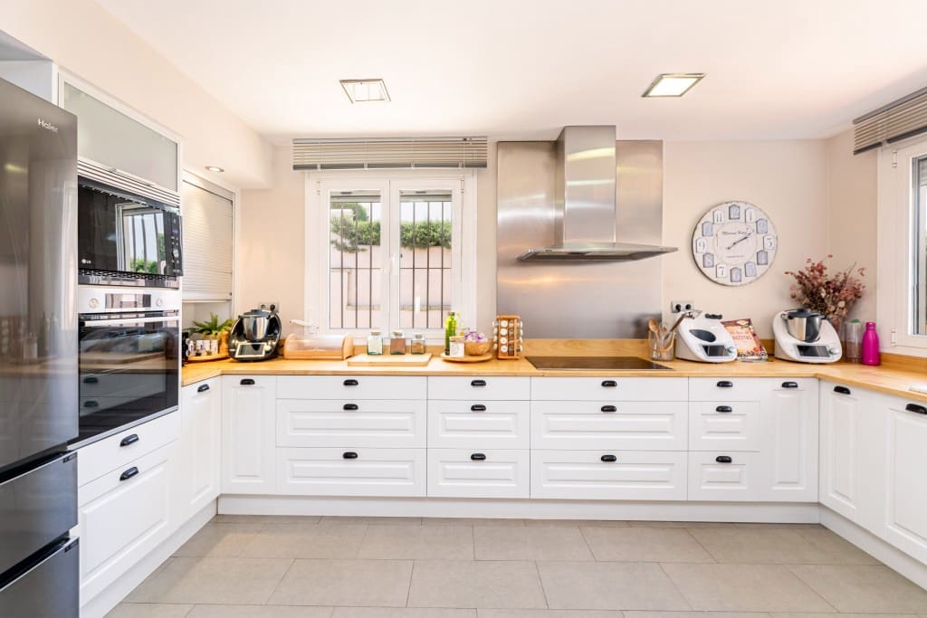 7 sypialnia Willa na sprzedaż w Alhaurin de la Torre z basenem garażem - 985 000 € (Ref: 8791774)