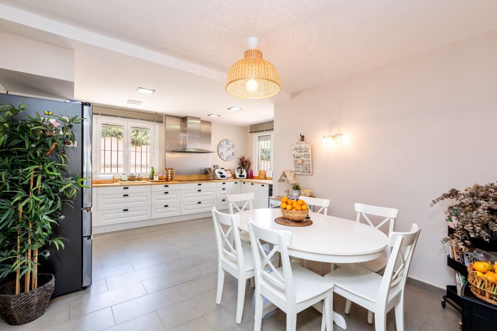 7 sypialnia Willa na sprzedaż w Alhaurin de la Torre z basenem garażem - 985 000 € (Ref: 8791774)