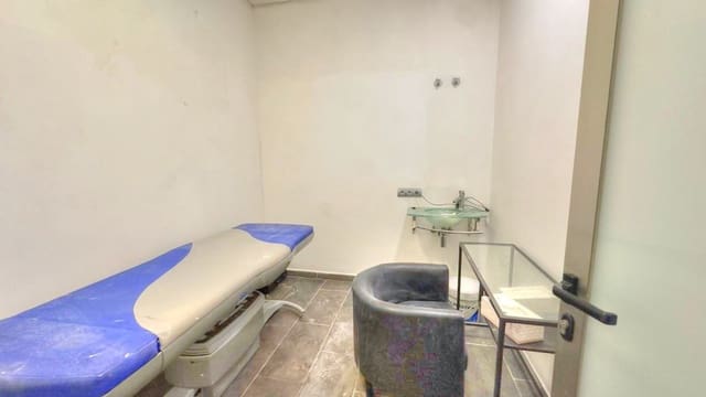 7 slaapkamer Commercieel te huur in Málaga stad - € 1.500 (Ref: 8824695)