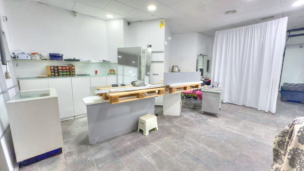 7 soveværelse Erhverv til leje i Malaga by - € 1.500 (Ref: 8824695)