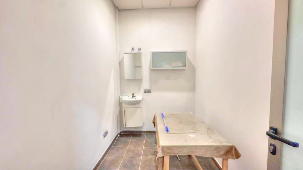 7 soveværelse Erhverv til leje i Malaga by - € 1.500 (Ref: 8824695)