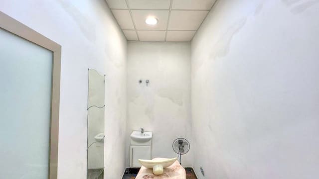 7 slaapkamer Commercieel te huur in Málaga stad - € 1.500 (Ref: 8824695)