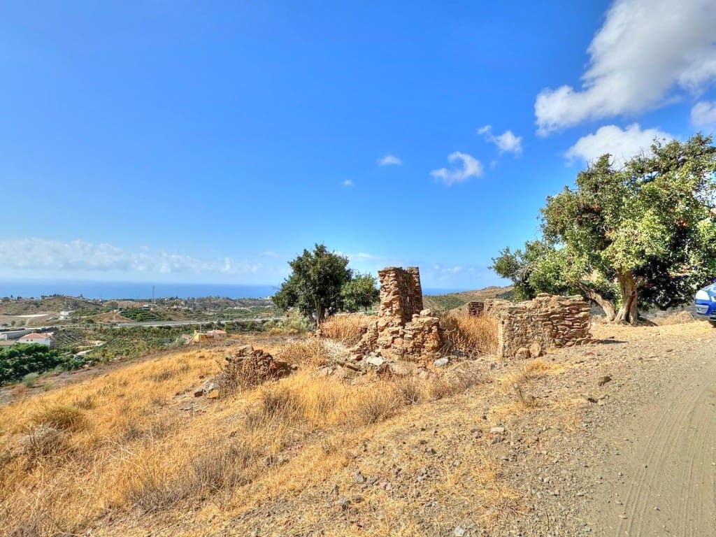 Grunde uden byggetilladelser til salg i Benajarafe - € 90.000 (Ref: 8834117)