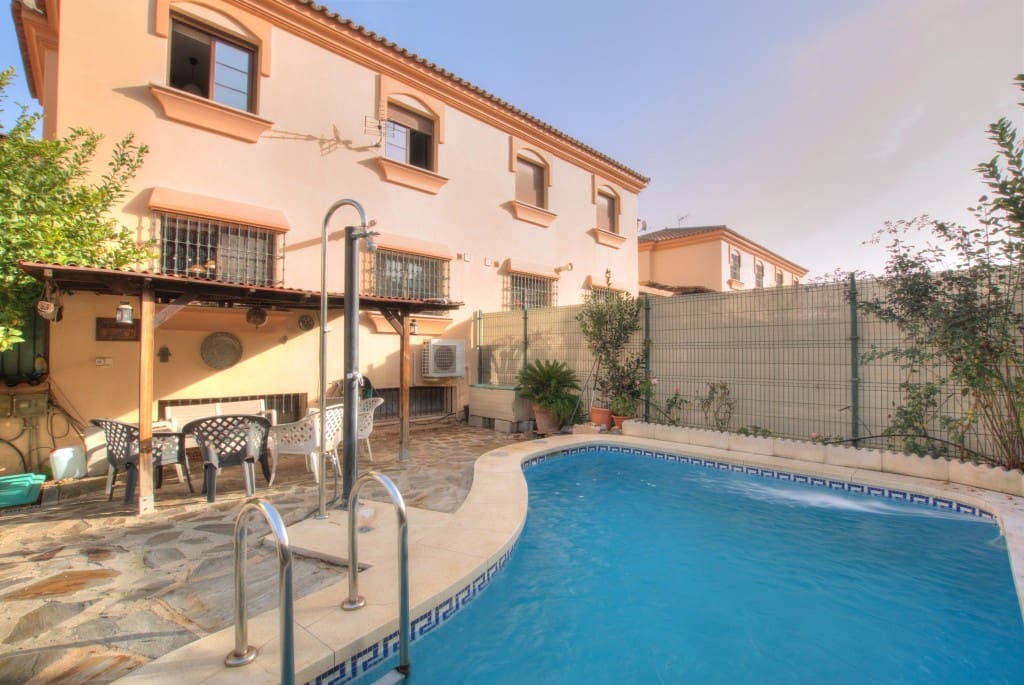 3 soveværelse Semi-Rækkehus til salg i Alhaurin de la Torre med swimmingpool garage - € 525.000 (Ref: 8879421)