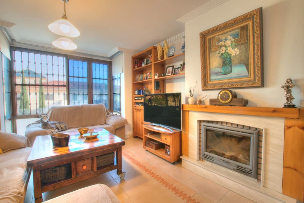 3 soveværelse Semi-Rækkehus til salg i Alhaurin de la Torre med swimmingpool garage - € 525.000 (Ref: 8879421)