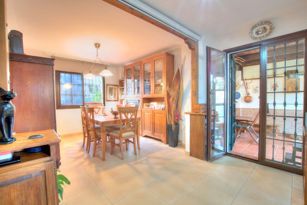 3 soveværelse Semi-Rækkehus til salg i Alhaurin de la Torre med swimmingpool garage - € 525.000 (Ref: 8879421)