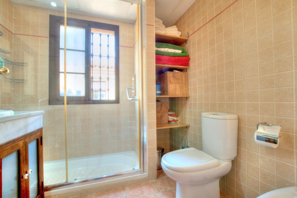 3 soveværelse Semi-Rækkehus til salg i Alhaurin de la Torre med swimmingpool garage - € 525.000 (Ref: 8879421)