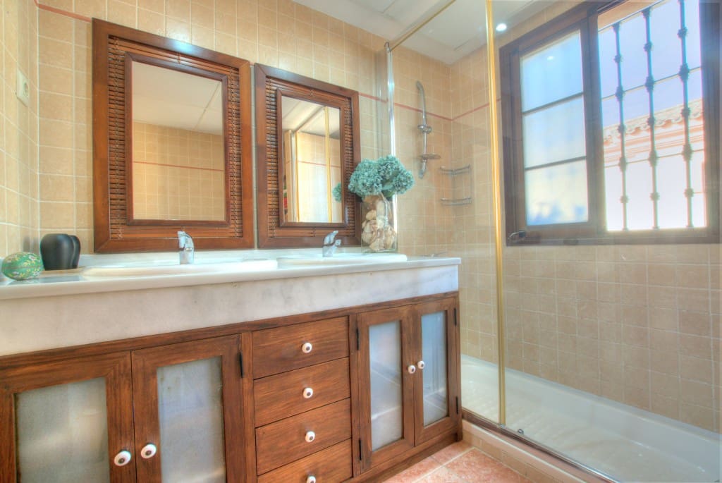 3 soveværelse Semi-Rækkehus til salg i Alhaurin de la Torre med swimmingpool garage - € 525.000 (Ref: 8879421)