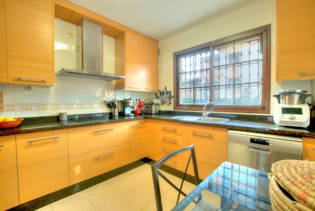 3 soveværelse Semi-Rækkehus til salg i Alhaurin de la Torre med swimmingpool garage - € 525.000 (Ref: 8879421)