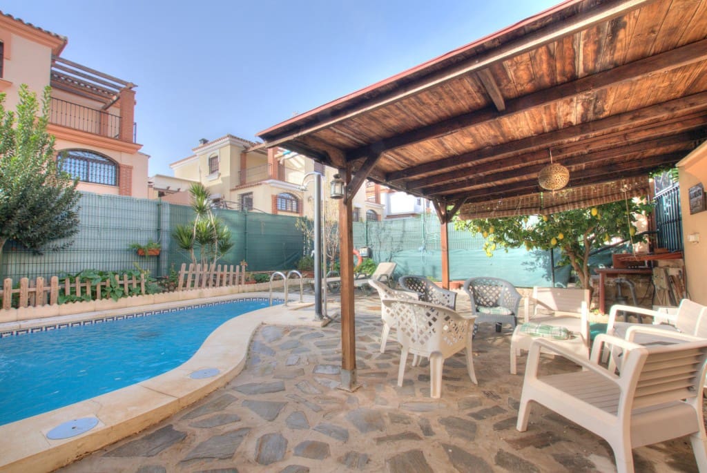 3 soveværelse Semi-Rækkehus til salg i Alhaurin de la Torre med swimmingpool garage - € 525.000 (Ref: 8879421)