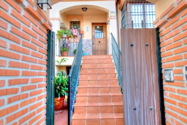 3 slaapkamer Halfvrijstaande villa te koop in Alhaurín de la Torre met zwembad garage - € 525.000 (Ref: 8879421)