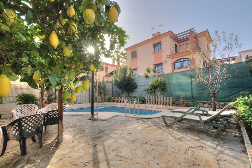 3 soveværelse Semi-Rækkehus til salg i Alhaurin de la Torre med swimmingpool garage - € 525.000 (Ref: 8879421)