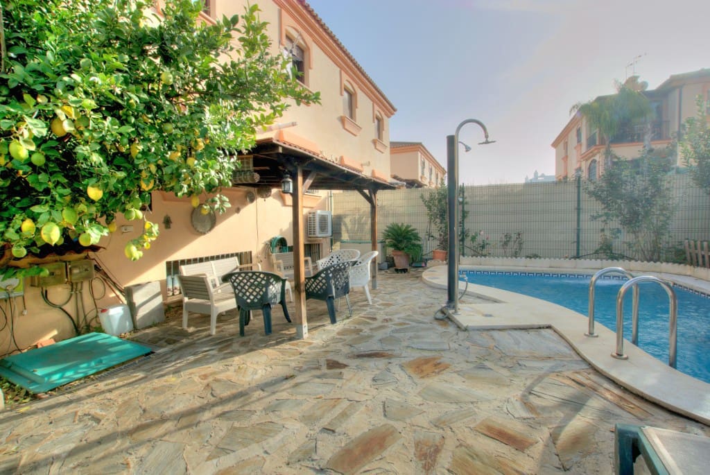 3 soveværelse Semi-Rækkehus til salg i Alhaurin de la Torre med swimmingpool garage - € 525.000 (Ref: 8879421)