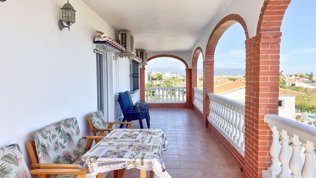 4 soveværelse Villa til salg i Benajarafe, Vélez-Málaga med swimmingpool - € 615.000 (Ref: 8950387)