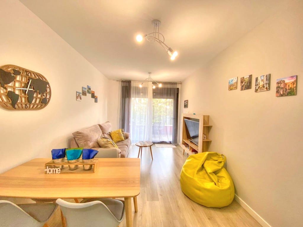 2 soverom Leilighet til salgs i Benajarafe med svømmebasseng garasje - € 950 (Ref: 8971964)