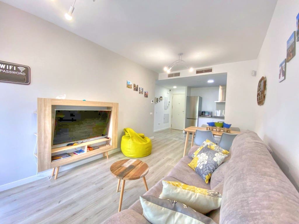 2 soverom Leilighet til salgs i Benajarafe med svømmebasseng garasje - € 950 (Ref: 8971964)