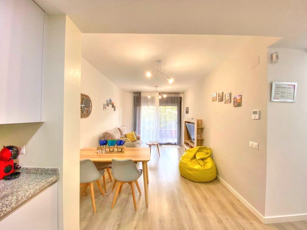 2 soverom Leilighet til salgs i Benajarafe med svømmebasseng garasje - € 950 (Ref: 8971964)