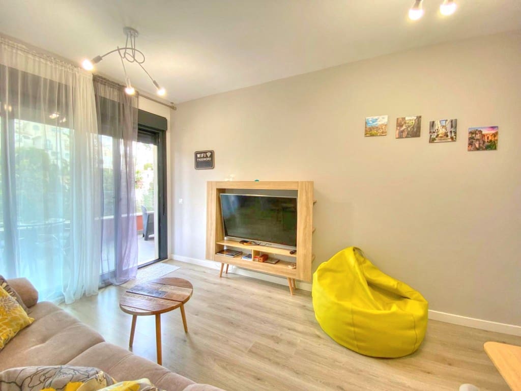 2 soverom Leilighet til salgs i Benajarafe med svømmebasseng garasje - € 950 (Ref: 8971964)