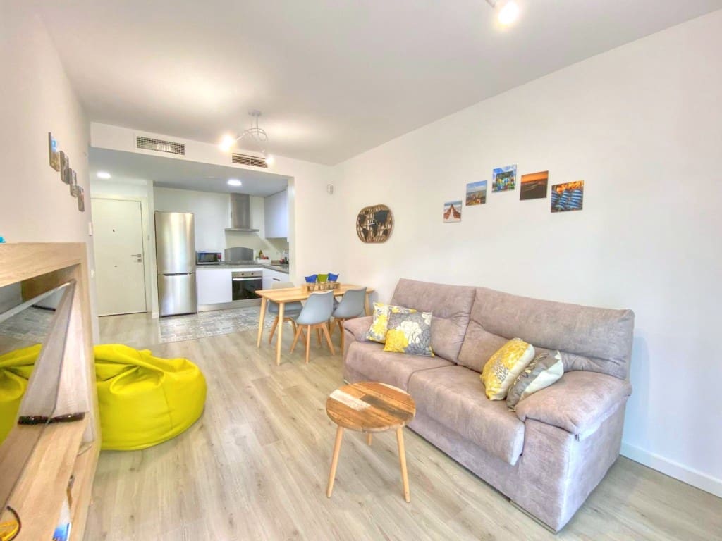2 soverom Leilighet til salgs i Benajarafe med svømmebasseng garasje - € 950 (Ref: 8971964)