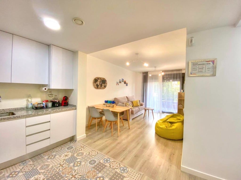 2 soverom Leilighet til salgs i Benajarafe med svømmebasseng garasje - € 950 (Ref: 8971964)