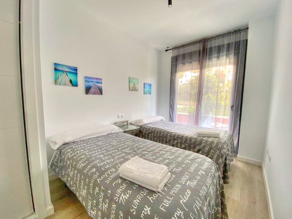 2 soverom Leilighet til salgs i Benajarafe med svømmebasseng garasje - € 950 (Ref: 8971964)