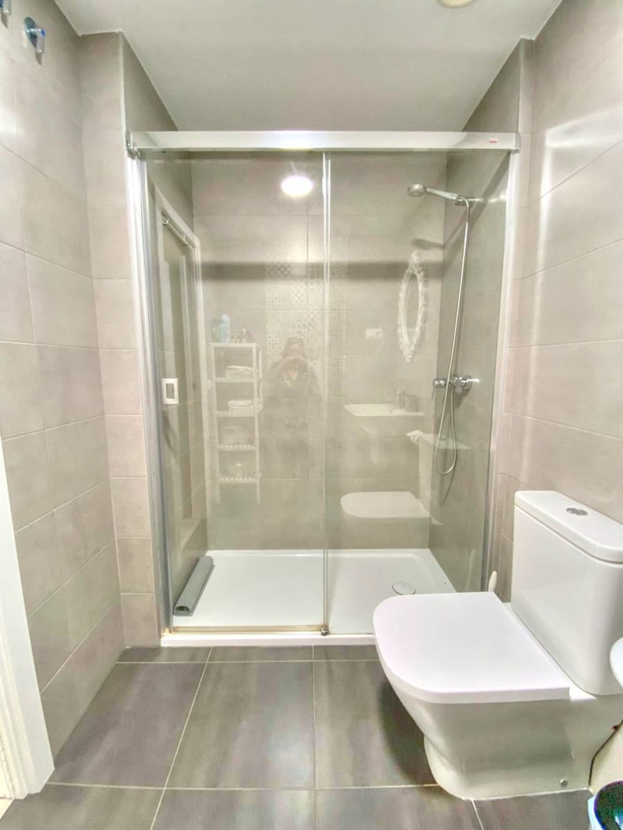 2 soverom Leilighet til salgs i Benajarafe med svømmebasseng garasje - € 950 (Ref: 8971964)