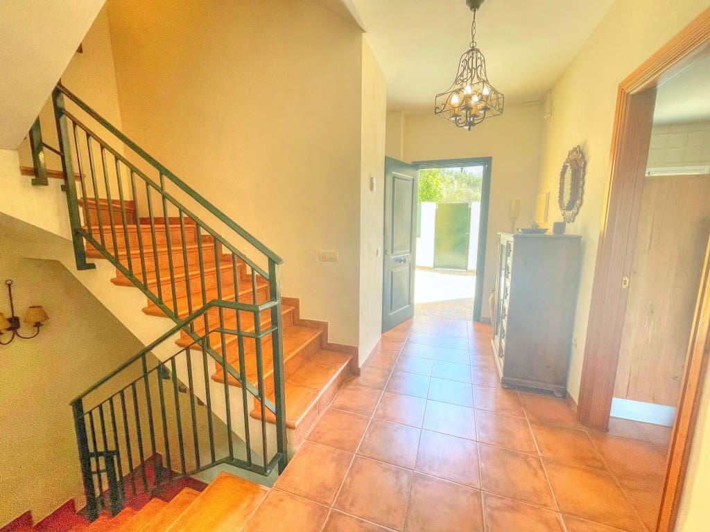 4 soveværelse Semi-Rækkehus til salg i Chilches med swimmingpool garage - € 690.000 (Ref: 9002866)