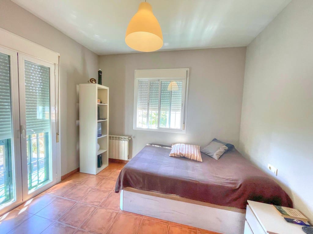 4 soveværelse Semi-Rækkehus til salg i Chilches med swimmingpool garage - € 690.000 (Ref: 9002866)