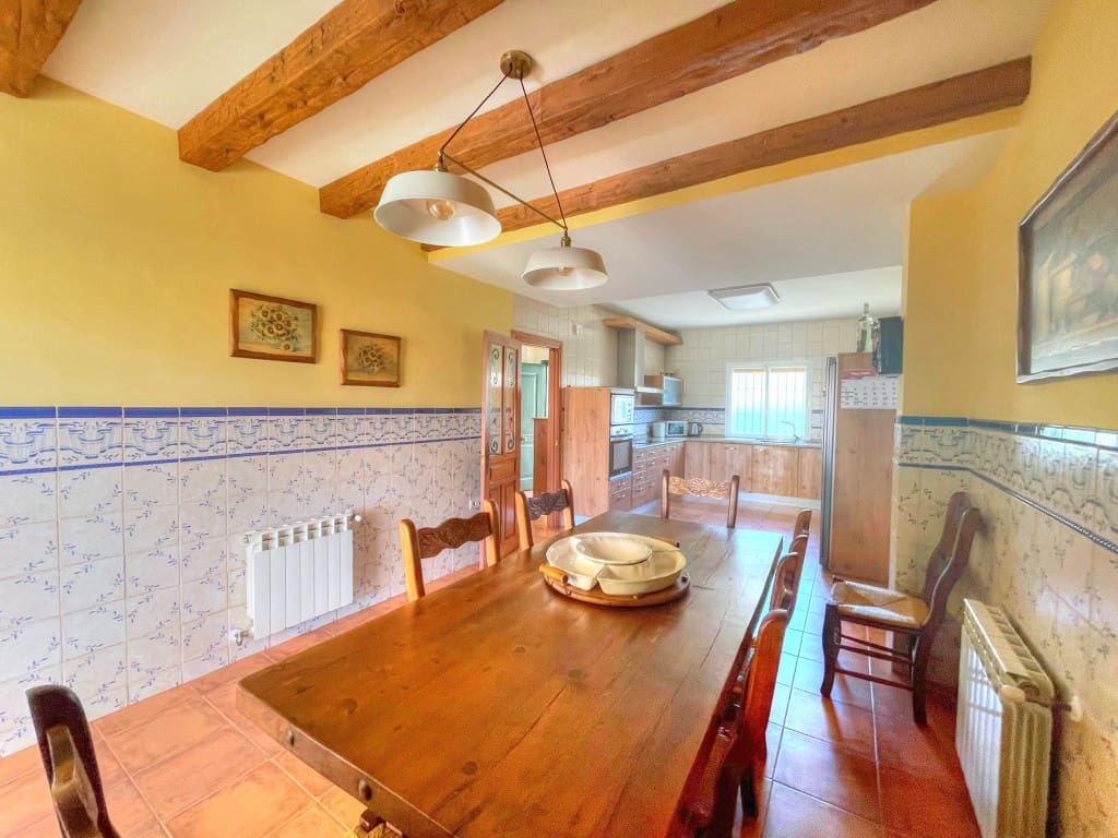 4 soveværelse Semi-Rækkehus til salg i Chilches med swimmingpool garage - € 690.000 (Ref: 9002866)