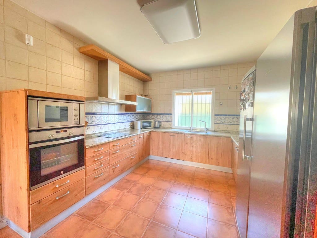 4 soveværelse Semi-Rækkehus til salg i Chilches med swimmingpool garage - € 690.000 (Ref: 9002866)