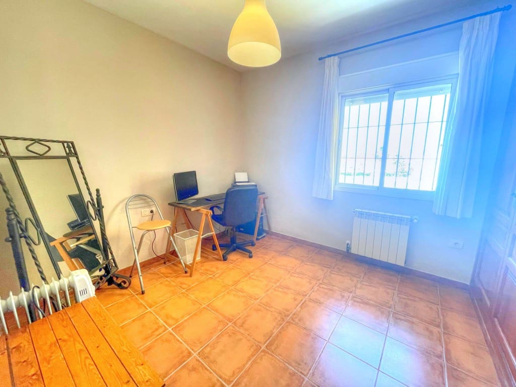 4 soveværelse Semi-Rækkehus til salg i Chilches med swimmingpool garage - € 690.000 (Ref: 9002866)