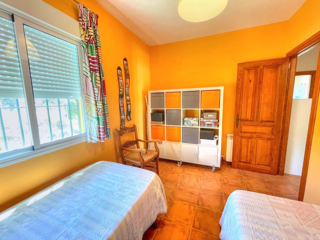 4 soveværelse Semi-Rækkehus til salg i Chilches med swimmingpool garage - € 690.000 (Ref: 9002866)