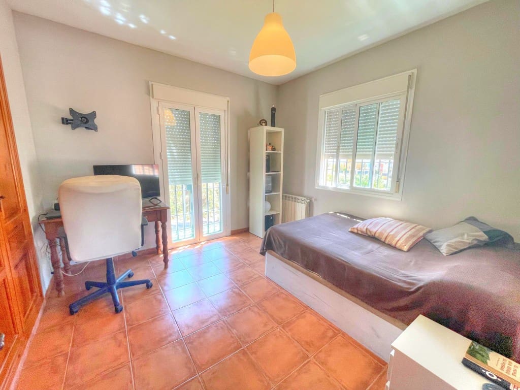 4 soveværelse Semi-Rækkehus til salg i Chilches med swimmingpool garage - € 690.000 (Ref: 9002866)