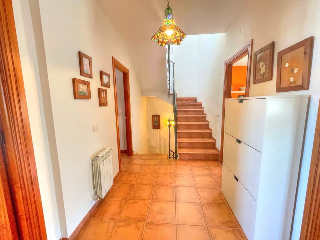 4 soveværelse Semi-Rækkehus til salg i Chilches med swimmingpool garage - € 690.000 (Ref: 9002866)