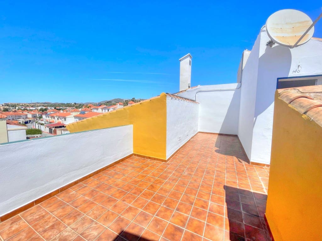 4 soveværelse Semi-Rækkehus til salg i Chilches med swimmingpool garage - € 690.000 (Ref: 9002866)