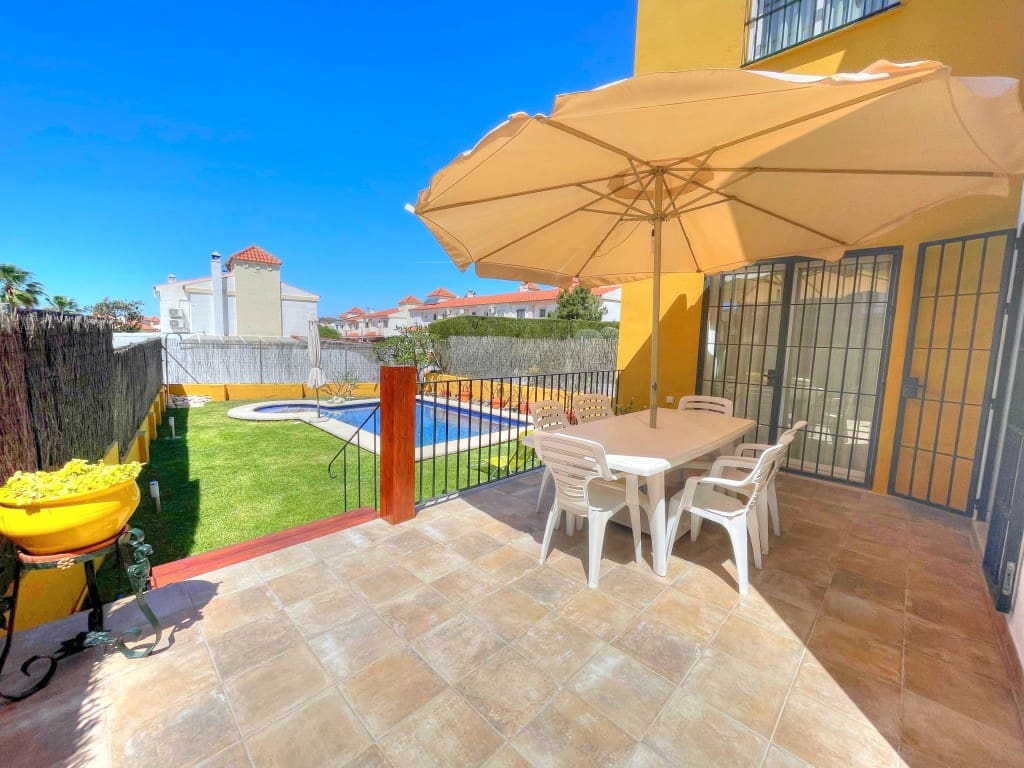 4 soveværelse Semi-Rækkehus til salg i Chilches med swimmingpool garage - € 690.000 (Ref: 9002866)