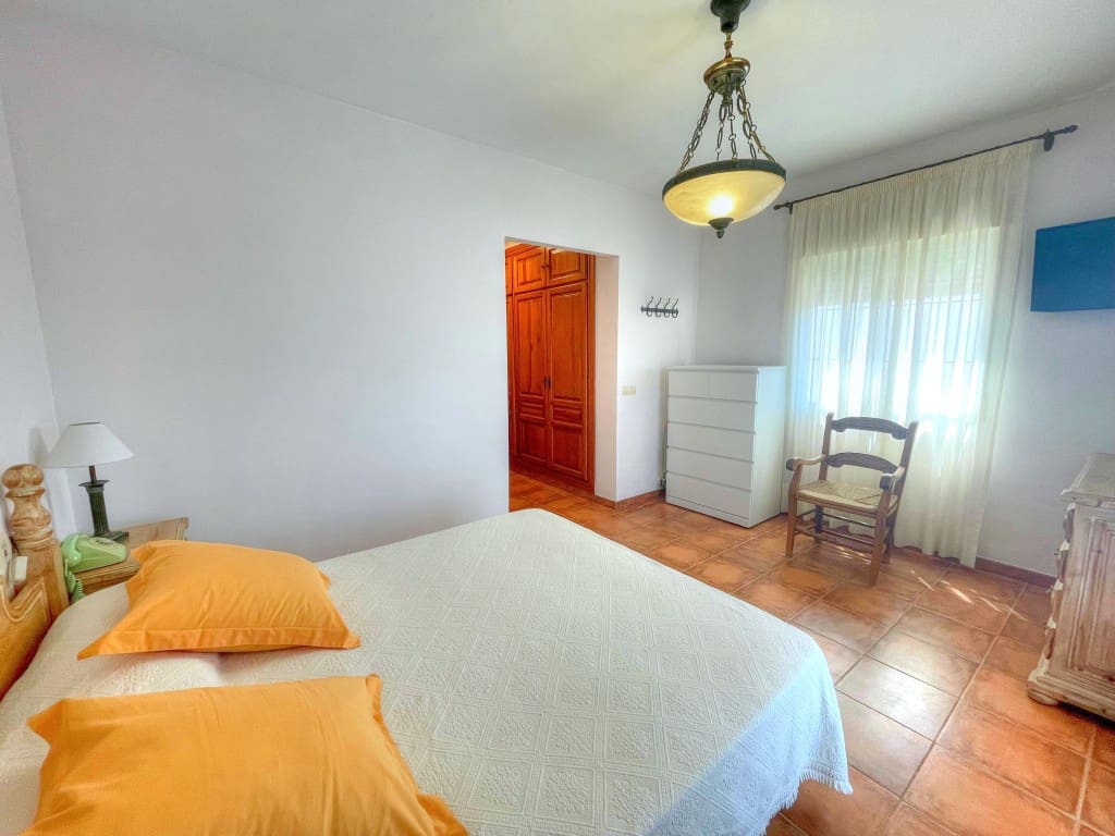 4 soveværelse Semi-Rækkehus til salg i Chilches med swimmingpool garage - € 690.000 (Ref: 9002866)