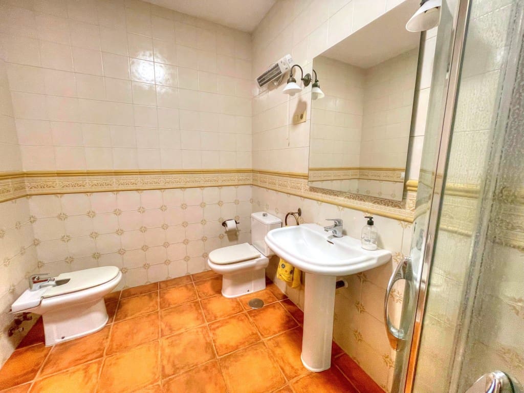 4 soveværelse Semi-Rækkehus til salg i Chilches med swimmingpool garage - € 690.000 (Ref: 9002866)