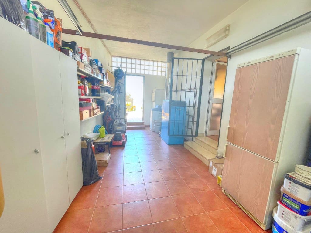 4 soveværelse Semi-Rækkehus til salg i Chilches med swimmingpool garage - € 690.000 (Ref: 9002866)