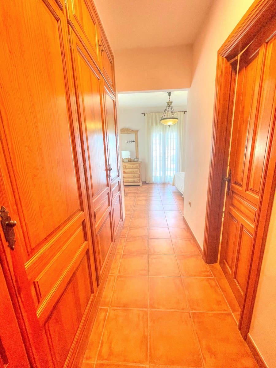 4 soveværelse Semi-Rækkehus til salg i Chilches med swimmingpool garage - € 690.000 (Ref: 9002866)