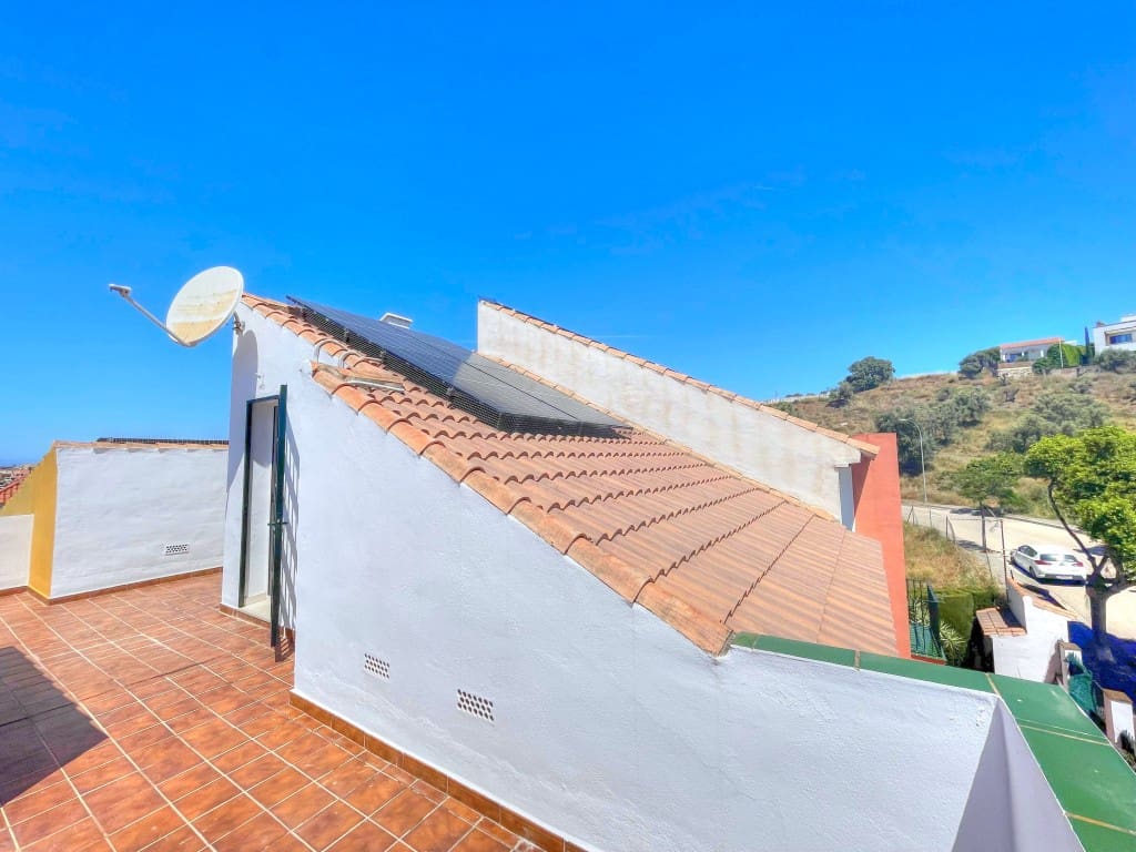 4 soveværelse Semi-Rækkehus til salg i Chilches med swimmingpool garage - € 690.000 (Ref: 9002866)