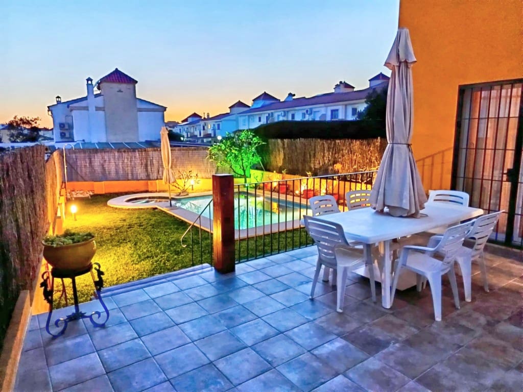 4 soveværelse Semi-Rækkehus til salg i Chilches med swimmingpool garage - € 690.000 (Ref: 9002866)