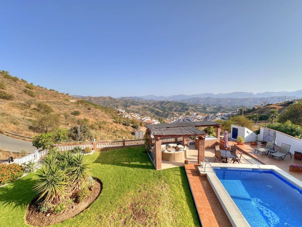 5 soveværelse Villa til salg i Iznate med swimmingpool - € 545.000 (Ref: 9084970)