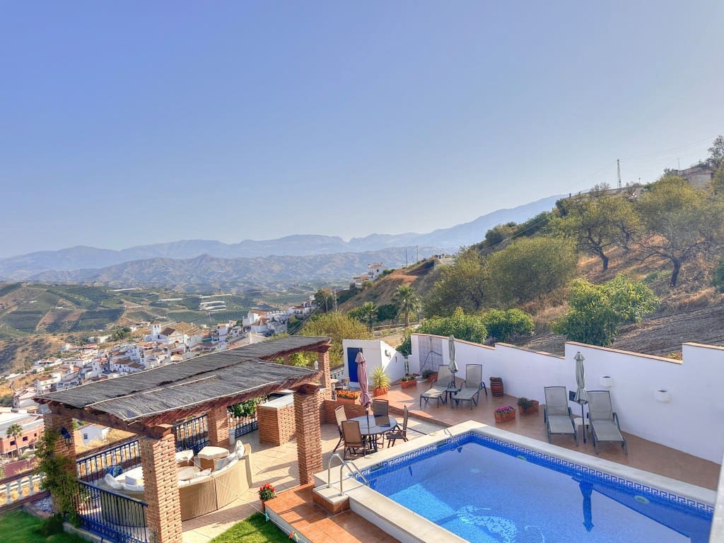 5 soveværelse Villa til salg i Iznate med swimmingpool - € 545.000 (Ref: 9084970)