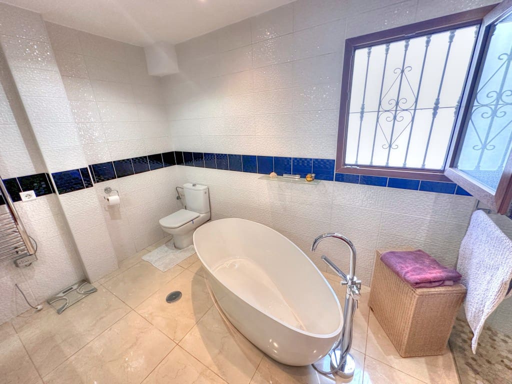 5 soveværelse Villa til salg i Iznate med swimmingpool - € 545.000 (Ref: 9084970)